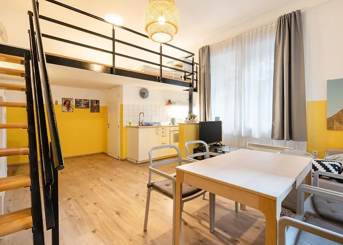 Charming Studio In The Heart Of The Jewish Quarter W41 Yellow